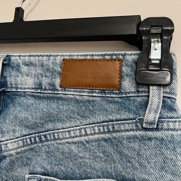 Social Tourist Distressed Jeans - Picture 3 of 5